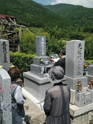 お墓の建て替え工事