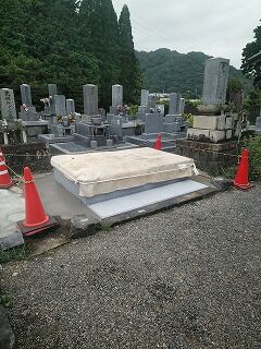 墓石建立工事（基礎作り）