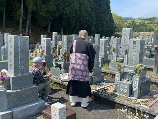 大垣市営墓地　青野霊園にて墓石の解体
