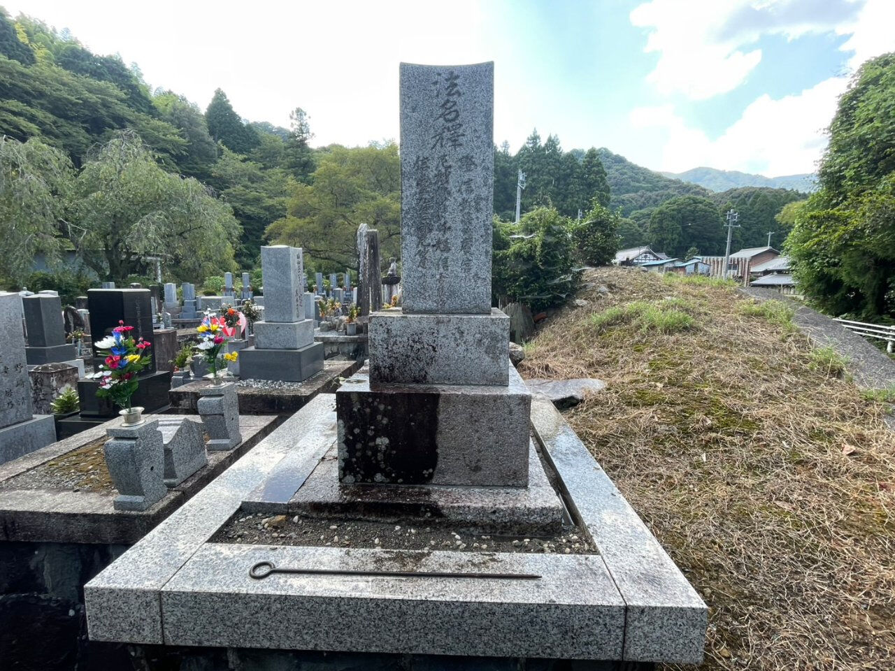 岐阜県の海津市南濃町で、墓石洗浄を行いました