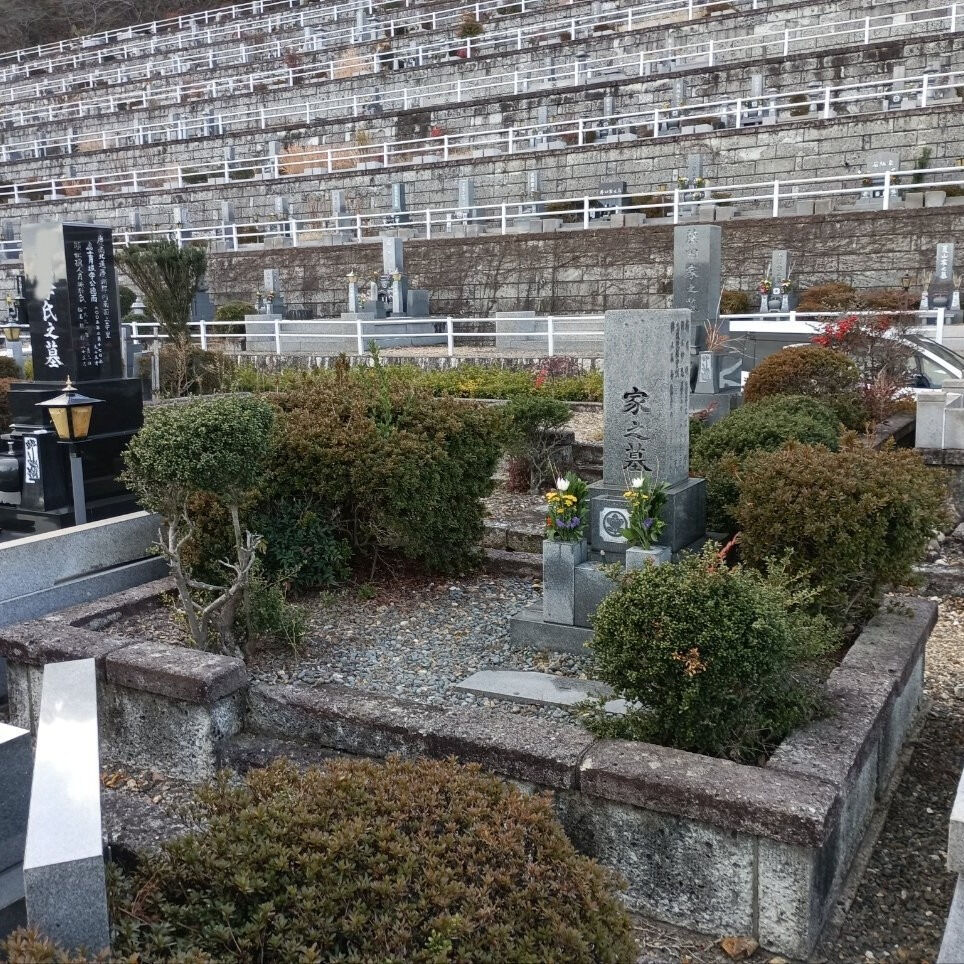 岐阜県海津市の圓満寺霊苑にて、新たに墓石の工事が始まりました