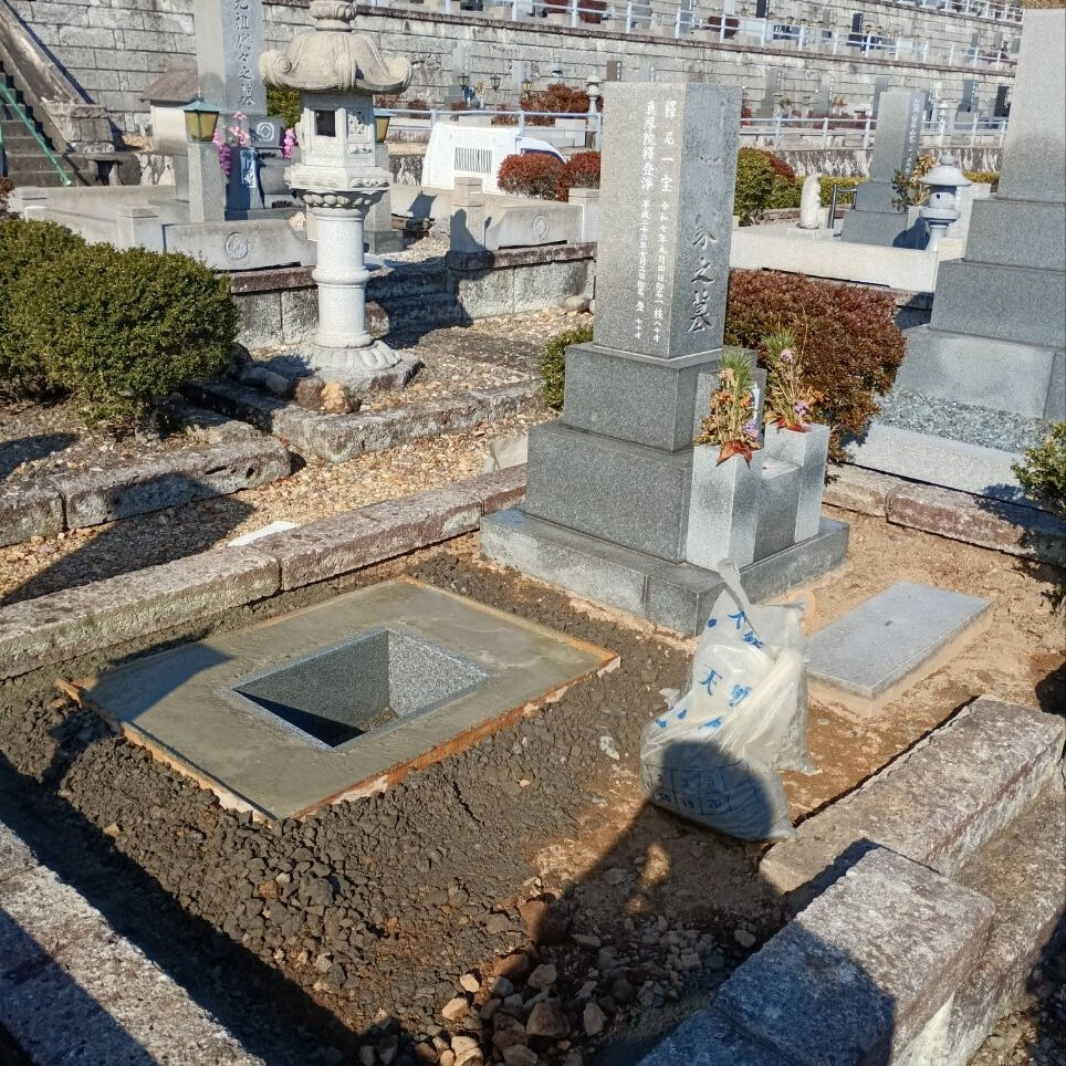 岐阜県海津市の圓満寺霊苑にて、新たに墓石の工事が始まりました