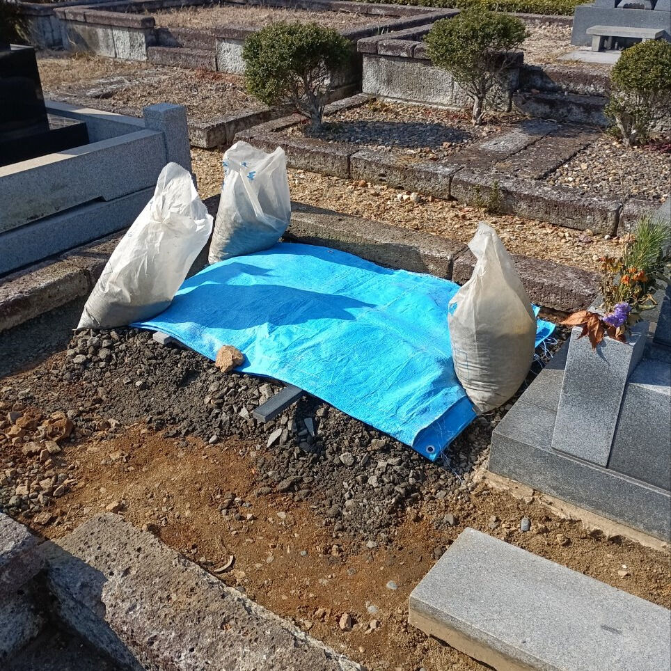 岐阜県海津市の圓満寺霊苑にて、新たに墓石の工事が始まりました