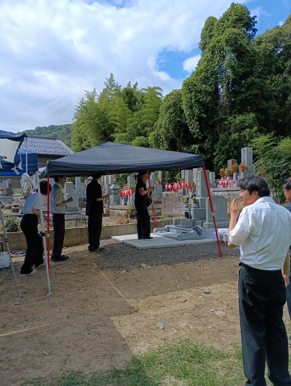 お盆に親族の皆様と共に、新しいお墓の建立法要を執り行いました