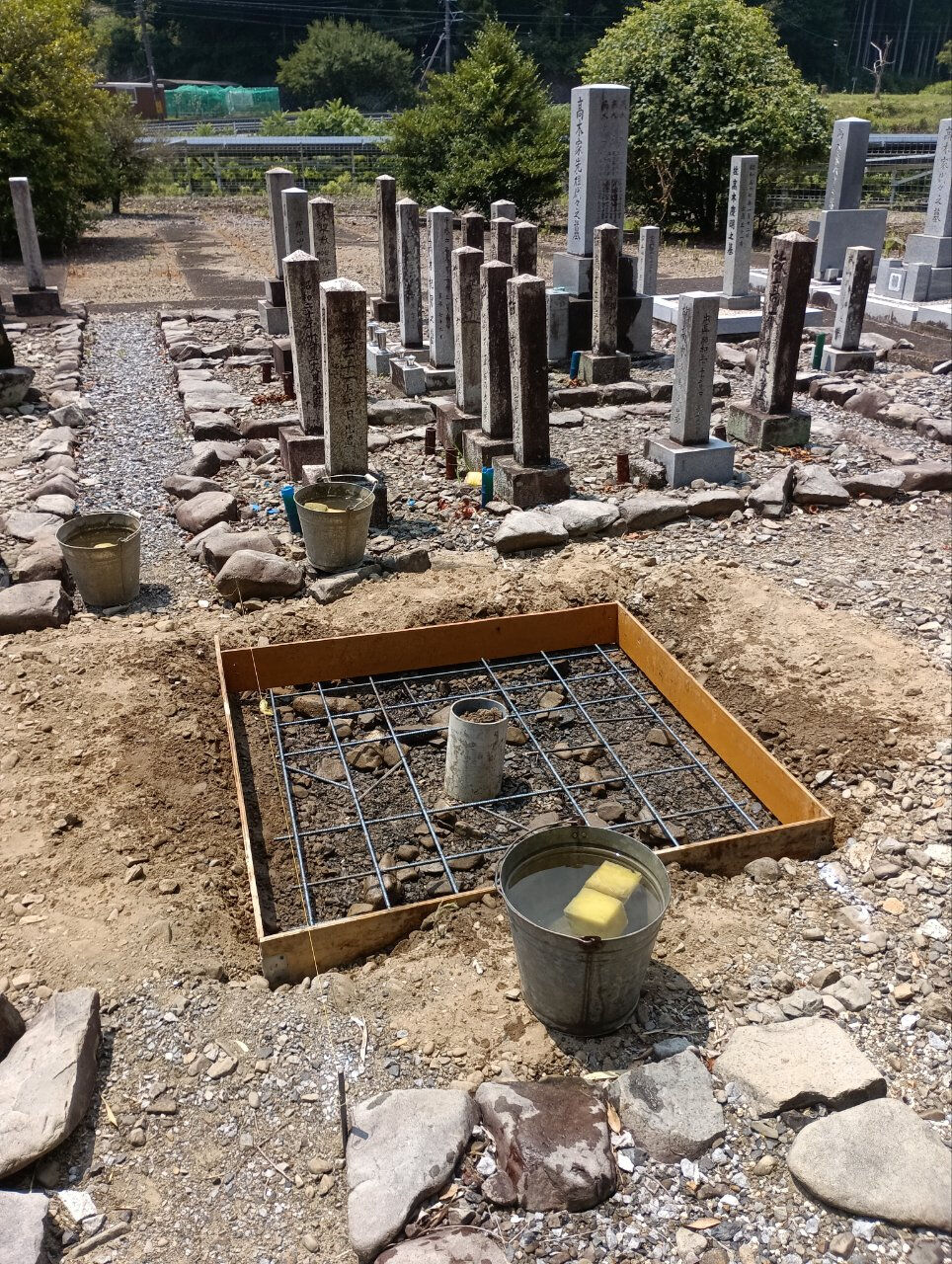 ①石碑の移設再建工事