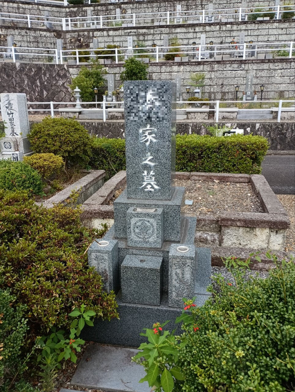 岐阜県海津市の圓満寺霊苑の墓所にて植木の撤去作業をおこないま