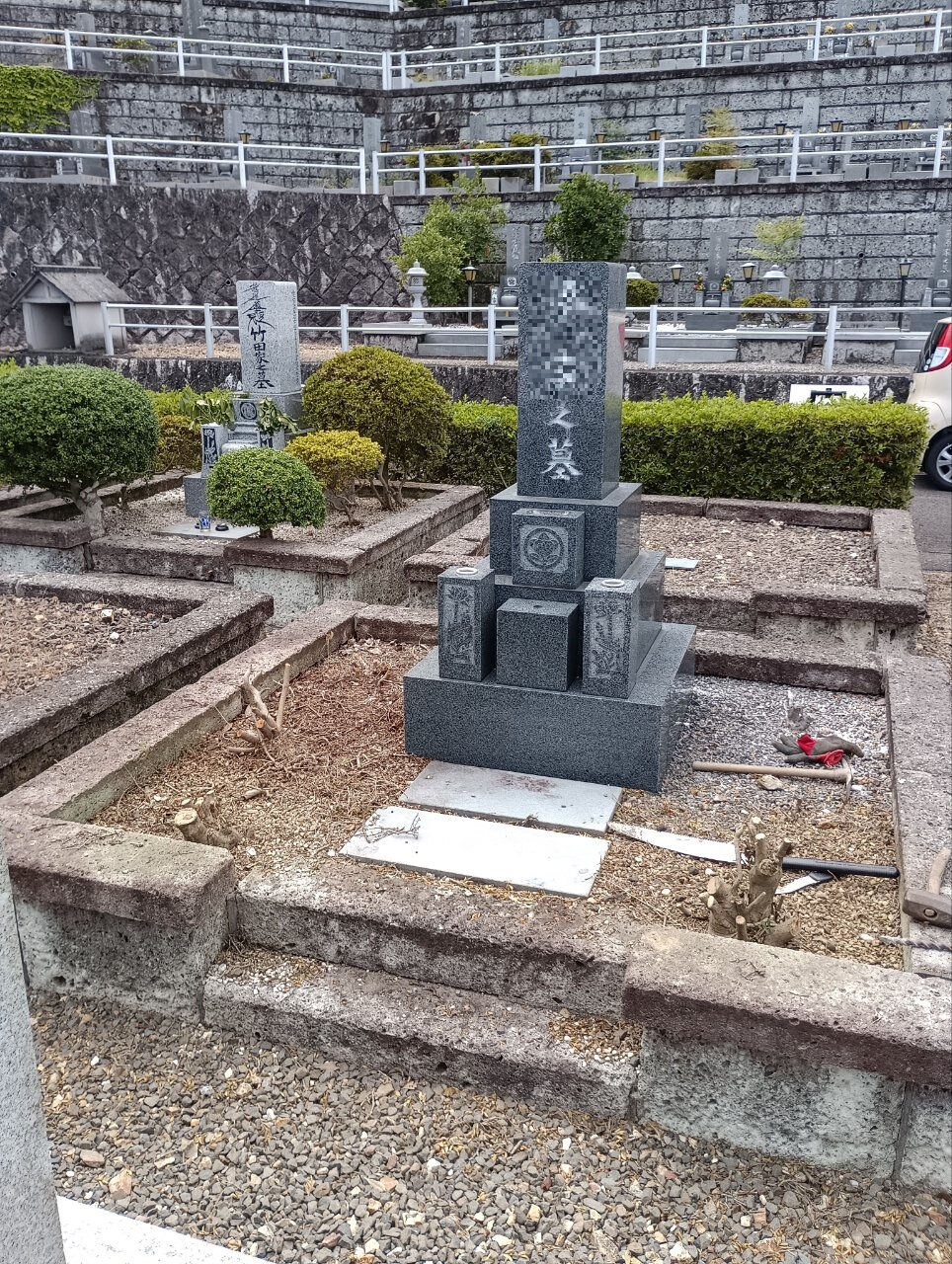 岐阜県海津市の圓満寺霊苑の墓所にて植木の撤去作業をおこないま