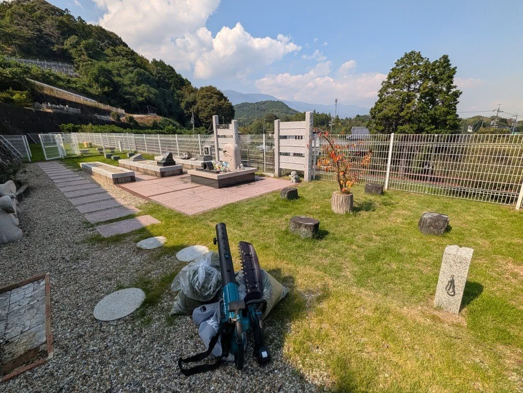 圓満寺霊苑「どうぶつの杜」の整備、清掃を行いました