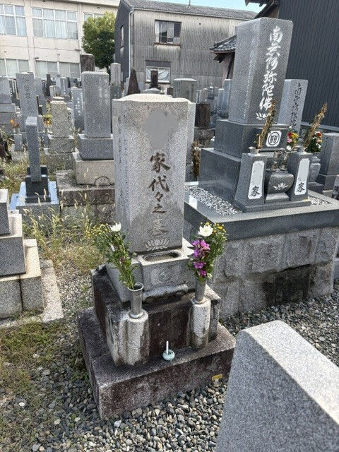 岐阜県大垣市の専修寺様にて、お墓じまいに伴う墓石の撤去工事を